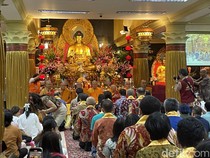 5 Ribu Umat Buddha Rayakan Kathina di Wihara Ekayana Arama