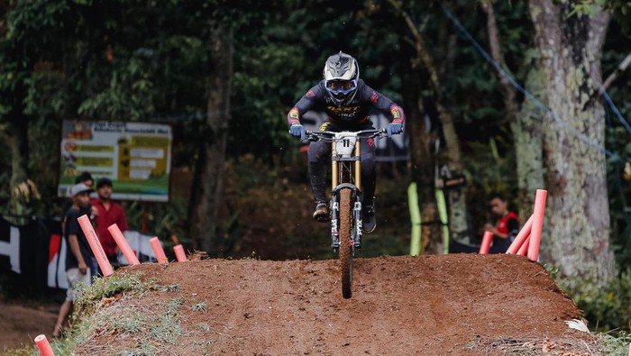 Seri kedua 76 Indonesian Downhill 2024 berlangsung akhir pekan ini. Rendy Varera Sanjaya akhirnya membuktikan diri sebagai raja di Ternadi Bike Park.