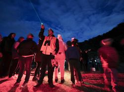 Antusias Warga Saksikan Komet Tsuchinshan-ATLAS di Langit Meksiko