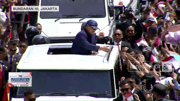 Antusiasme Warga Sambut Prabowo-Gibran ke Istana