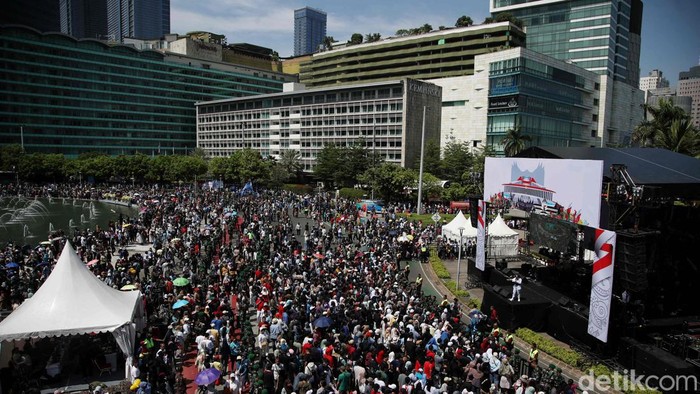 Bundaran HI Makin Ramai Jelang Kedatangan Prabowo-Gibran Suasana kawasan Bundaran HI, Jakarta, Minggu (20/10/2024).