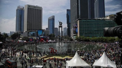 Bundaran HI Makin Ramai Jelang Kedatangan Prabowo-Gibran