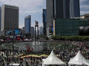 Bundaran HI Makin Ramai Jelang Kedatangan Prabowo-Gibran