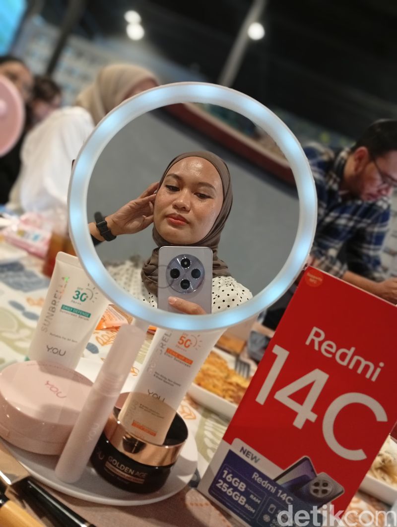 Contoh selfie dengan kamera depan Redmi 14C