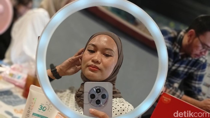 Contoh selfie dengan kamera depan Redmi 14C