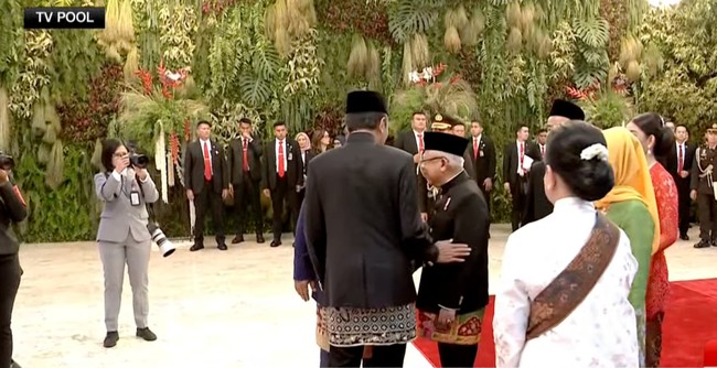 Tak sekadar menghadiri, Didit juga ambil andil dalam urusan mendekorasi gedung DPR/MPR RI untuk momen spesial tersebut. (Foto: Dok. YouTube CNN Indonesia)