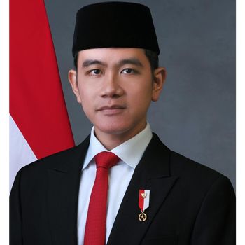 Foto resmi Presiden Prabowo Subianto dan Wapres Gibran Rakabuming Raka, Minggu (20/10/2024)