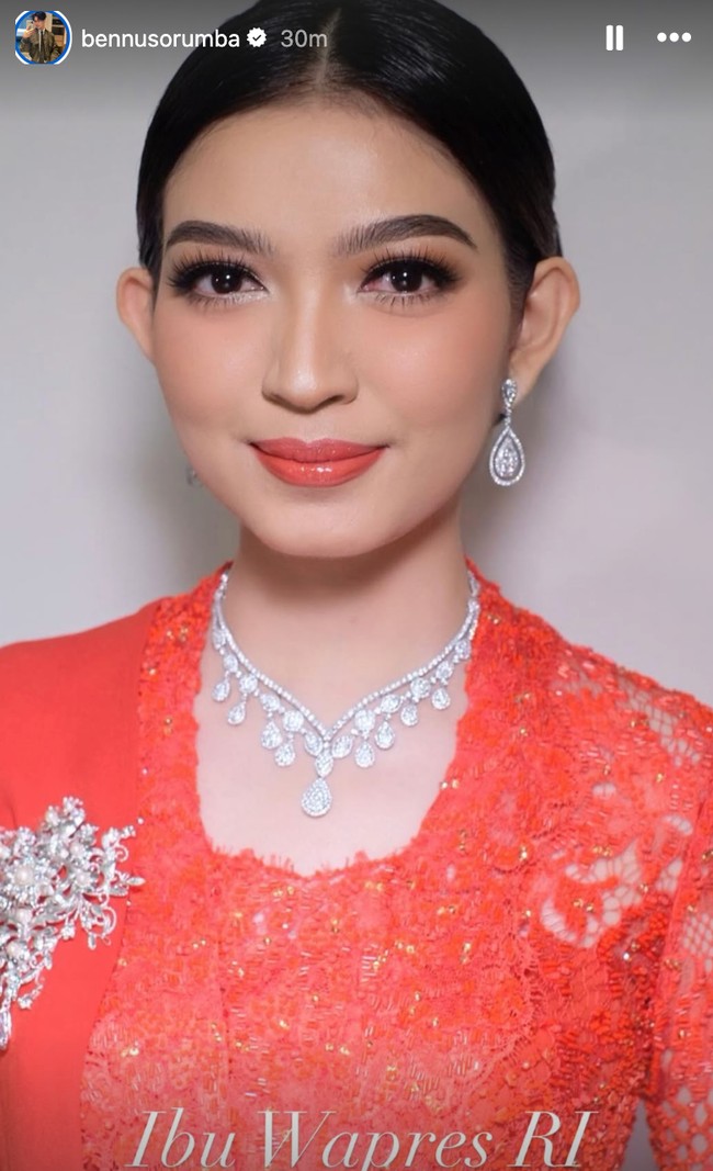 “Ibu Wakil Presiden RI,” demikian Bennu Sorumba menulis pada video unggahannya yang memperlihatkan penampilan close up Selvi Ananda. Foto: Dok. Instagram Bennu Sorumba, Vivi Thalib, Rio Motret