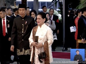 Gaya Terakhir Iriana Jokowi Sebagai Ibu Negara, Tenteng Tas Chanel