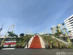 Janur Kuning Hiasi Gedung MPR Jelang Pelantikan Prabowo-Gibran