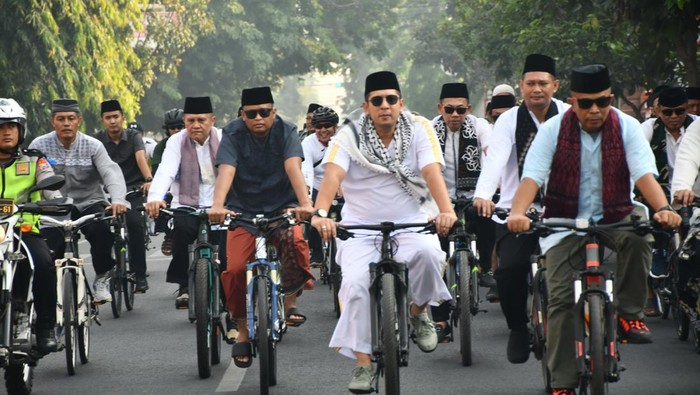 Gowes Hari Santri di Mojokerto, Ratusan Peserta Pakai Busana Muslim