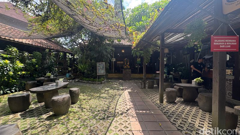 Gula Bali the Joglo di Jalan Merdeka, Denpasar, Minggu (20/11/2024). (Rizki Setyo)