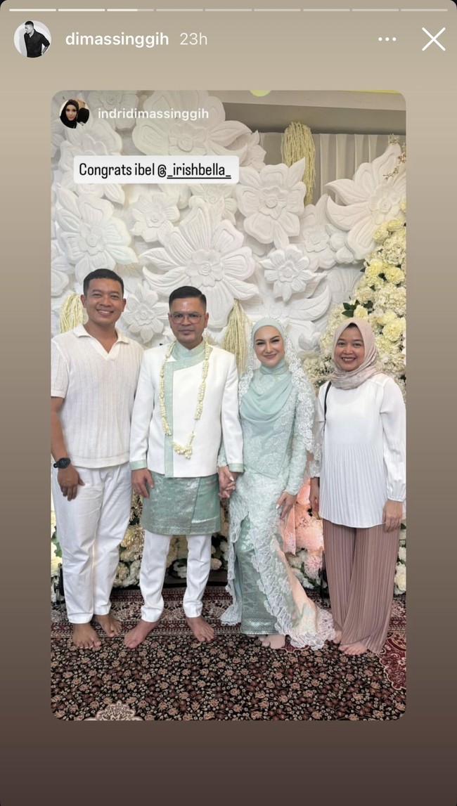 Irish Bella kembali menikah dengan seorang pengusaha asal Aceh, Haldy Sabri. Tampil kompak, Irish dan Haldy terlihat mengenakan busana dengan nuansa warna hijau mint. Foto: Instagram