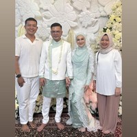 Irish Bella kembali menikah dengan seorang pengusaha asal Aceh, Haldy Sabri. Tampil kompak, Irish dan Haldy terlihat mengenakan busana dengan nuansa warna hijau mint. Foto: Instagram