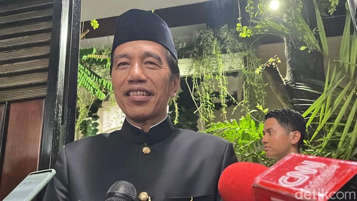 Jokowi ditemui di kediamannya Solo, Minggu (20/10/2024).