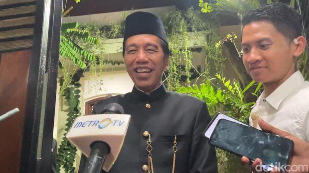 Jokowi saat ditemui di kediaman Sumber, Solo, Minggu (20/10/2024).