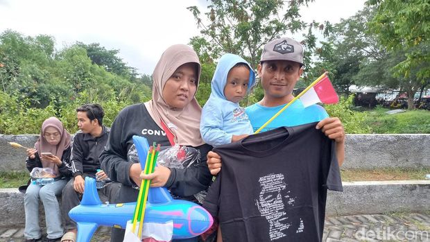 Suasana kepulangan Presiden ke-7 Joko Widodo dan Iriana Jokowi, di Kecamatan Ngemplak, Kabupaten Boyolali, Minggu (20/10/2024)