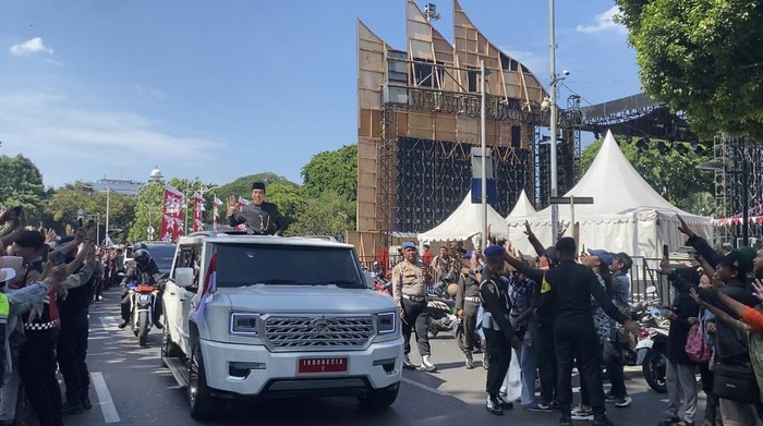 Jokowi saat meninggalkan Istana Kepresidenan Jakarta (Devi/detikcom)