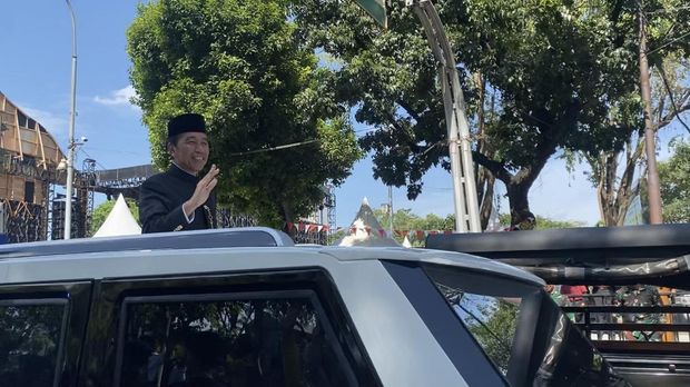 Jokowi saat meninggalkan Istana Kepresidenan Jakarta (Devi/detikcom)