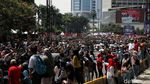 Jokowi Sapa Warga Saat Lintasi Jalan MH Thamrin
