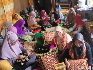 Selain Songket, Palembang Miliki Kain Angkinan dengan Sulam Benang Emas