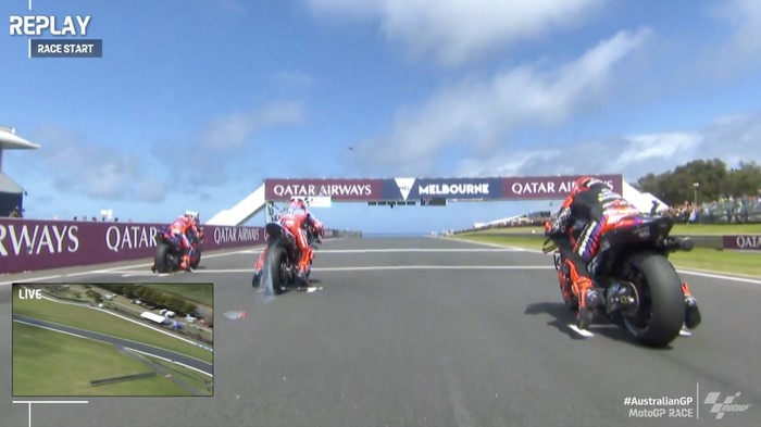 Marc Marquez nyaris celaka di MotoGP Australia 2024 gara-gara tear-off