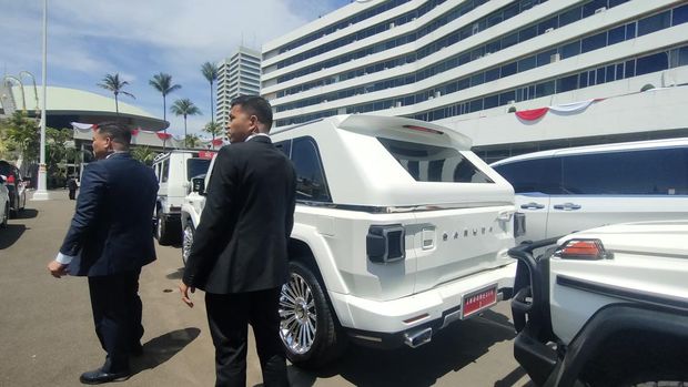 Mobil putih 'Indonesia 1' yang akan ditumpangi Prabowo (Dwi/detikcom)