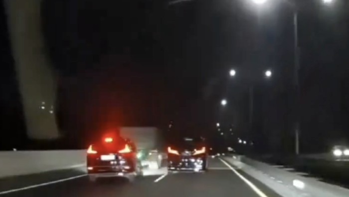 Mobil tabrak truk usai menyalip zig-zag dengan kecepatan tinggi