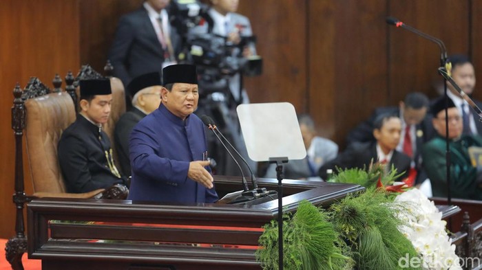 Prabowo Subianto menyampaikan pidato perdananya setelah dilantik sebagai Presiden RI Periode 2024-2029 di kompleks MPR/DPR, Senayan, Jakarta, Minggu (20/10/2024).