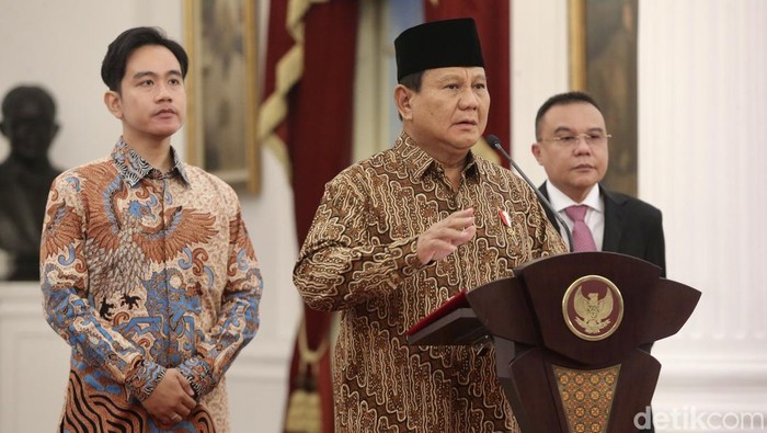 Pengumuman kabinet pemerintahan Prabowo-Gibran dilakukan di Istana Kepresidenan Jakarta, Minggu (20/10/2024) malam.