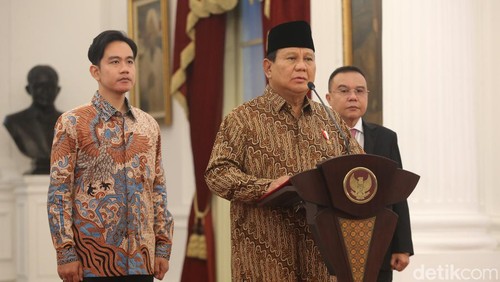 Pengumuman kabinet pemerintahan Prabowo-Gibran dilakukan di Istana Kepresidenan Jakarta, Minggu (20/10/2024) malam.