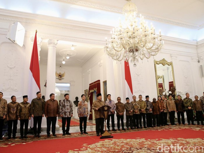 Pengumuman kabinet pemerintahan Prabowo-Gibran dilakukan di Istana Kepresidenan Jakarta, Minggu (20/10/2024) malam.