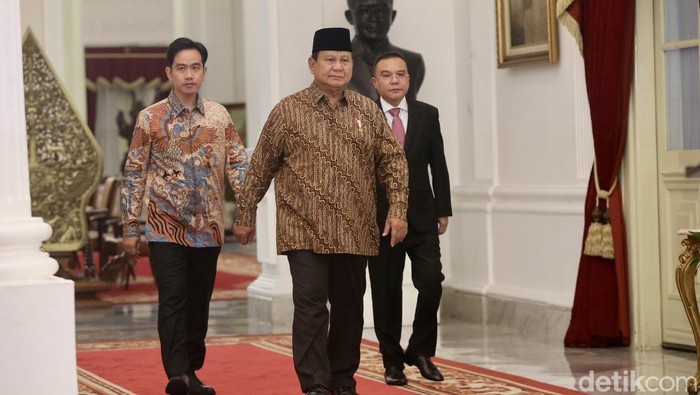 Pengumuman kabinet pemerintahan Prabowo-Gibran dilakukan di Istana Kepresidenan Jakarta, Minggu (20/10/2024) malam.