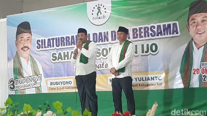 Paslon nomor 3 Budiyono dan Novi Eko Yulianto saat konsolidasi pemenangan di gedung Korpri Pati, Minggu (20/10/2024).