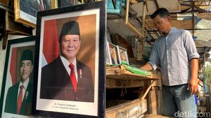 Pedagang Pigura Raup Berkah dari Pelantikan Prabowo-Gibran