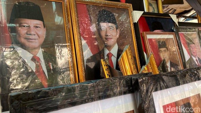 Penjual Pigura Presiden di Bandung