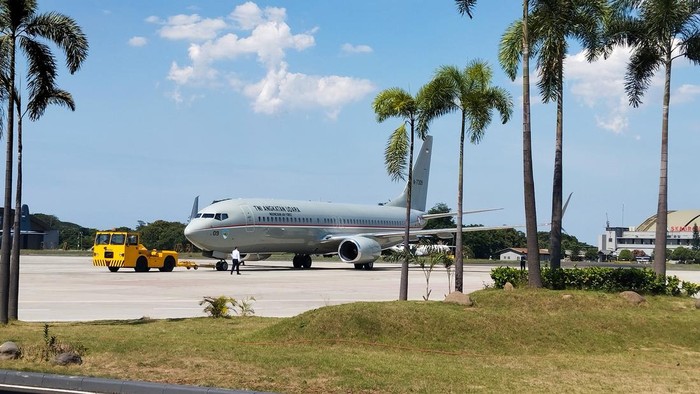 Pesawat TNI AU yang akan mengantar Jokowi pulang dari Jakarta ke Solo, usai purnatugas sebagai Presiden ke-7 RI.