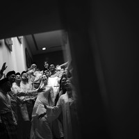 “Hari ini, dalam kesunyian cinta, dikelilingi orang-orang yang paling berharga, kami menjadi satu, tulis Pevita dalam Bahasa Inggris di caption foto. Foto: dok Instagram