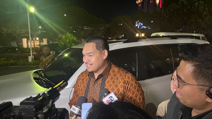 Politikus muda Golkar Dito Ariotedjo merapat ke Istana Negara, Jakpus, Minggu (20/10/2024) malam.