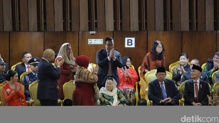 Mantan Presiden Ke-6 Susilo Bambang Yudhoyono menghadiri pelantikan Presiden Prabowo di Gebung MPR RI, Jakarta, Minggu (20/10/2024).