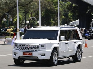Kata Menteri dan Wamen soal Arahan Prabowo Pakai Mobil Maung Pindad