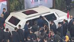Potret Prabowo Naik Maung Tinggalkan Kompleks Parlemen