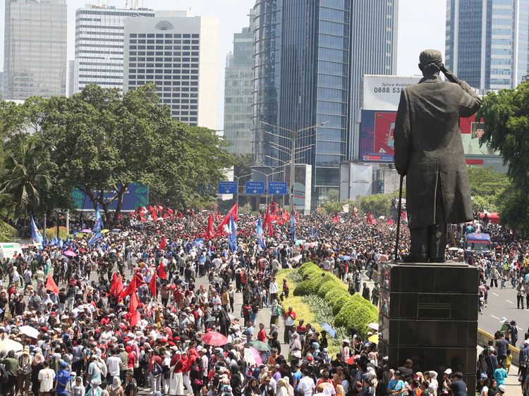 Potret Warga Padati Kawasan Sudirman Saat Pelantikan Prabowo-Gibran