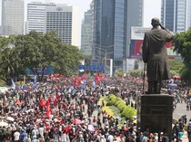 Potret Warga Padati Kawasan Sudirman Saat Pelantikan Prabowo-Gibran