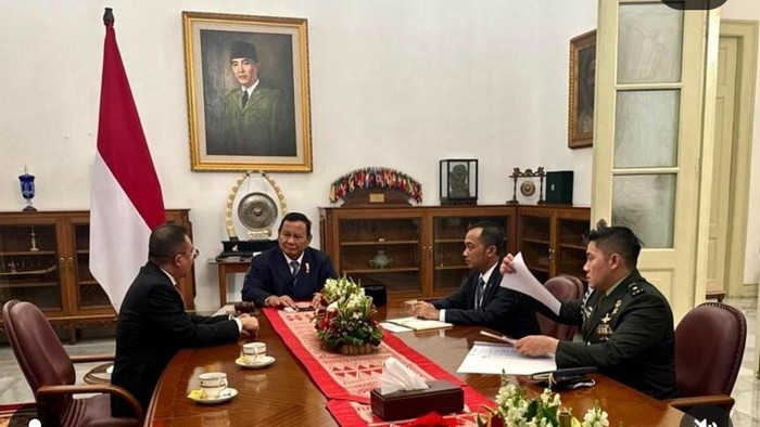 Prabowo beri arahan ke Mensesneg dan Seskab