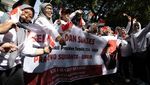 Momen Prabowo Meluncur ke Gedung Parlemen, Diiringi Warga