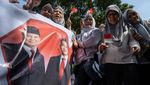 Momen Prabowo Meluncur ke Gedung Parlemen, Diiringi Warga
