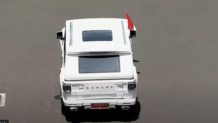 Prabowo naik Maung Garuda Indonesia 1 (dok. YouTube MPR) Prabowo naik Maung Garuda Indonesia 1 (dok. YouTube MPR)