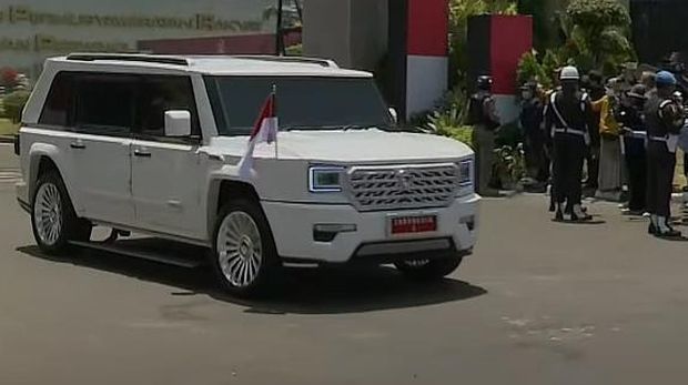 Prabowo naik Maung Garuda 'Indonesia 1' (dok. YouTube MPR)