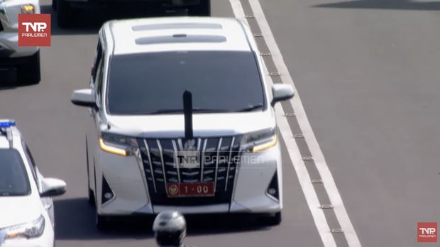 Prabowo naik Toyota Alphard ke Pelantikan Presiden